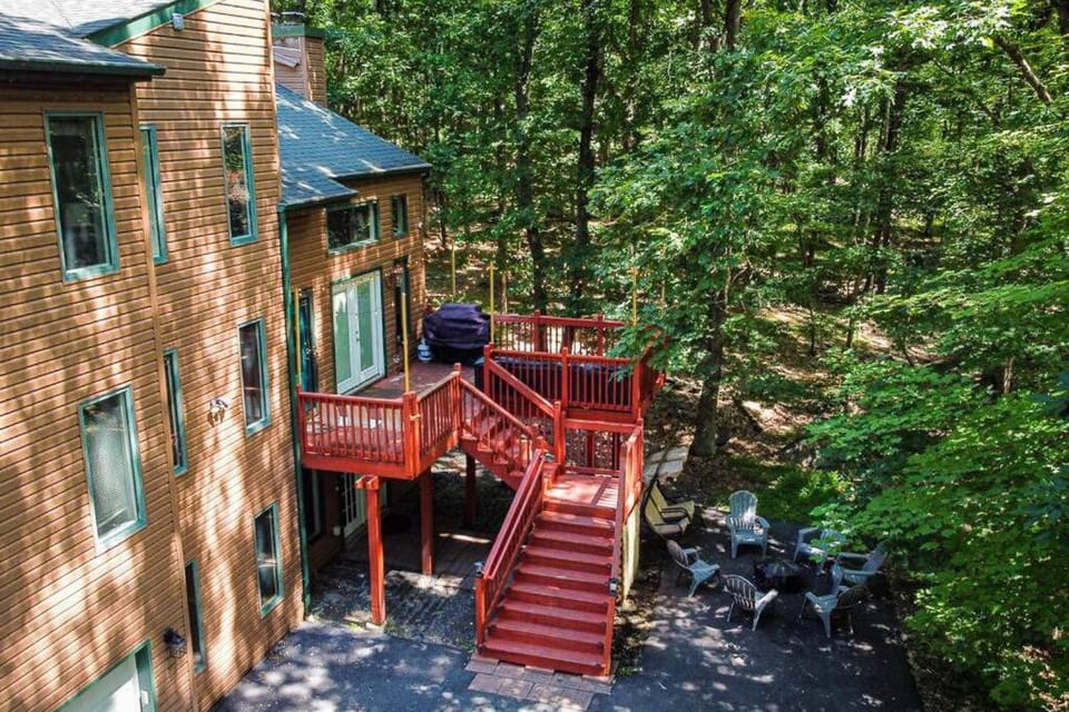 Twin Pines Retreat Hot Tub Theater Room Fire House in Stroud Township