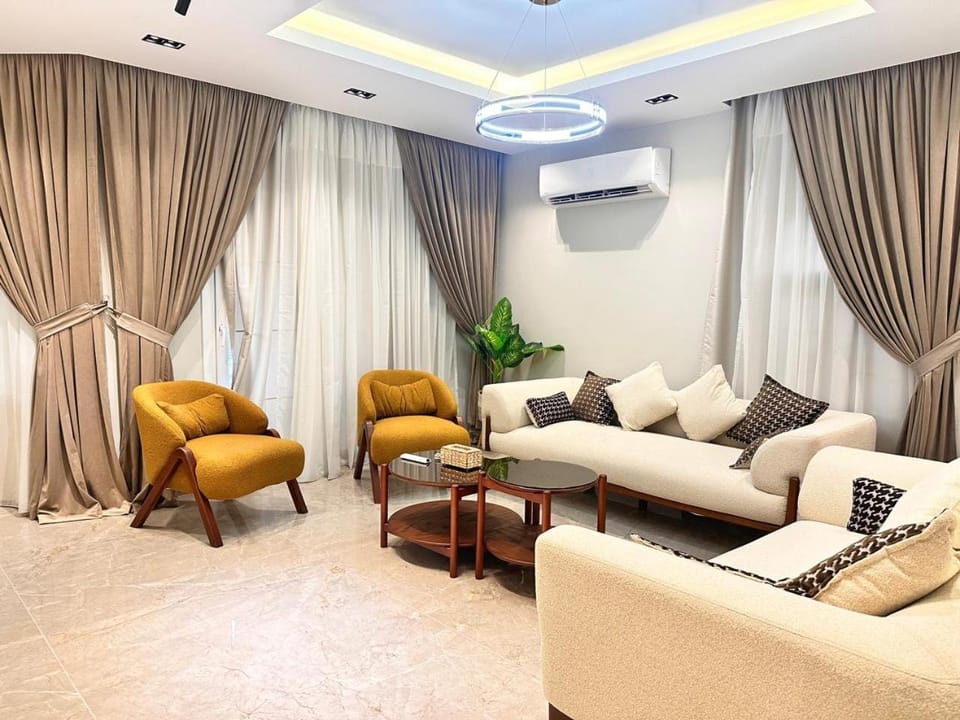 شقه فندقيه المهندسين شارع جزيره العرب Apartment in Egypt