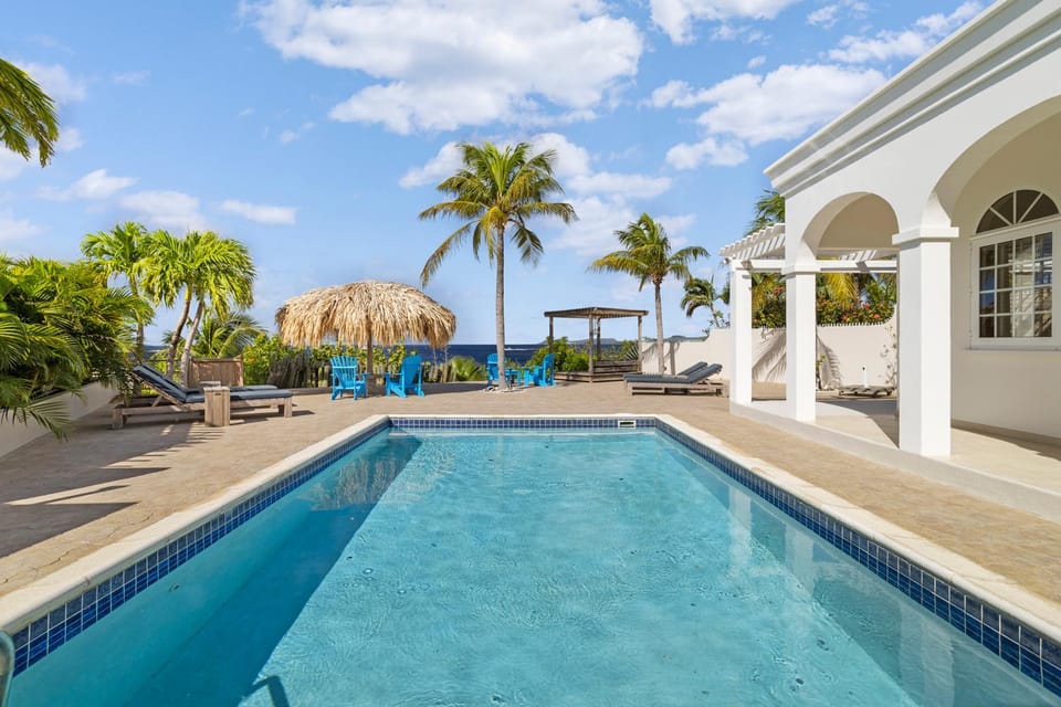 Swimming pool, sunbed