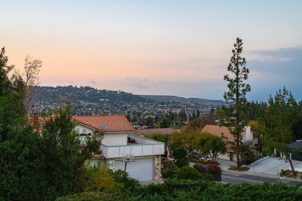 Luxury Hilltop Stay Pool Views Sleeps Many House in Hacienda Heights
