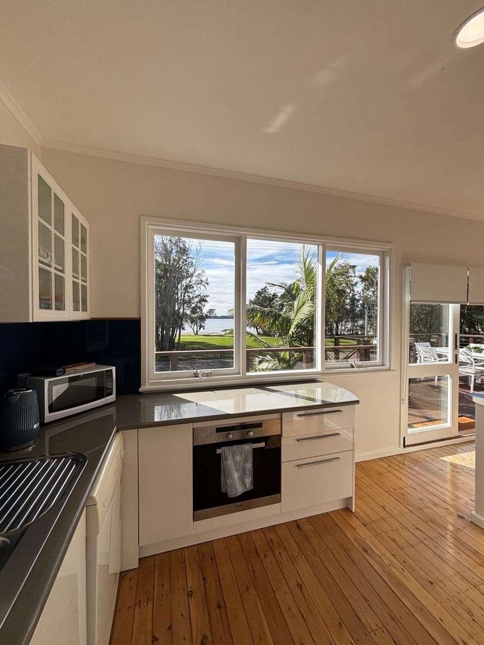 Kitchen or kitchenette, oven