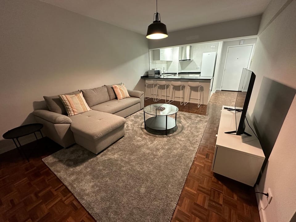 TV and multimedia, Kitchen or kitchenette, Living room, Seating area