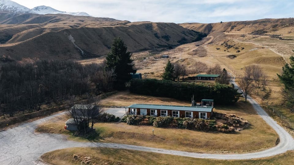 Mt Potts Lodge Motel in Canterbury