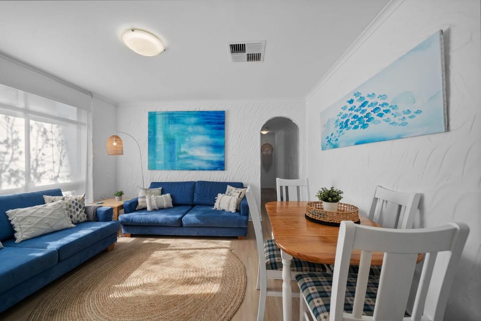 Belle Escapes - Summer's Endless Coastal Escape Apartment in Adelaide