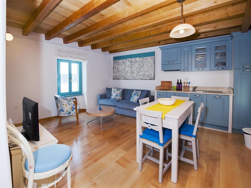 Kitchen or kitchenette, Living room, Dining area