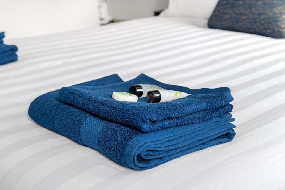 Bedroom, towels