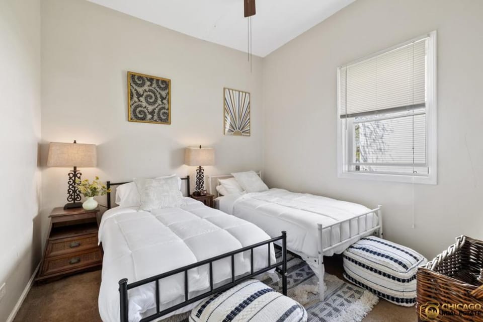 Spacious apartment in awesome Chicago with WiFi, AC Apartment in Chicago