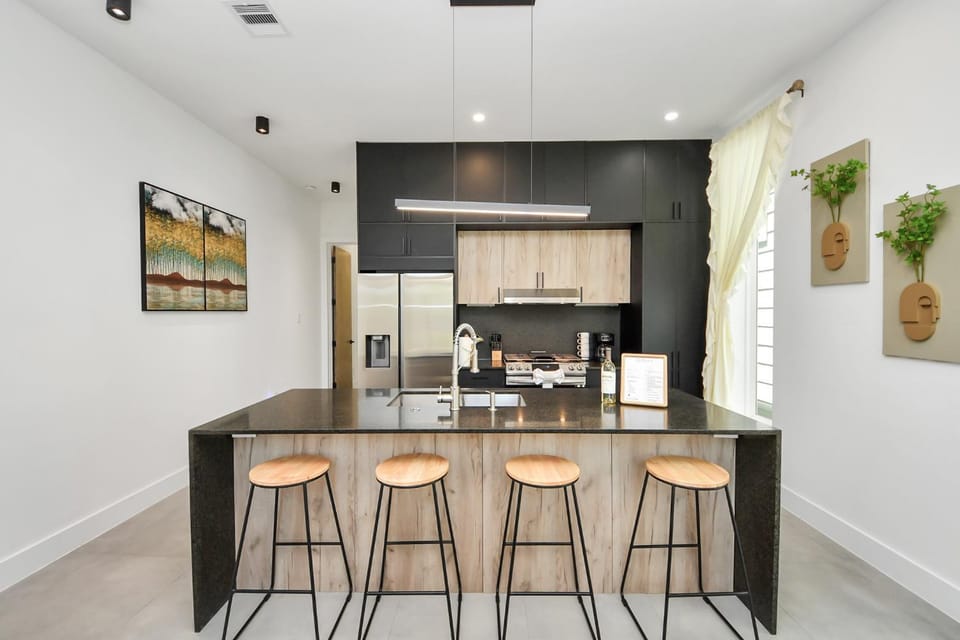 DHaus- Sleek Loft Style 3BR House in Harris County