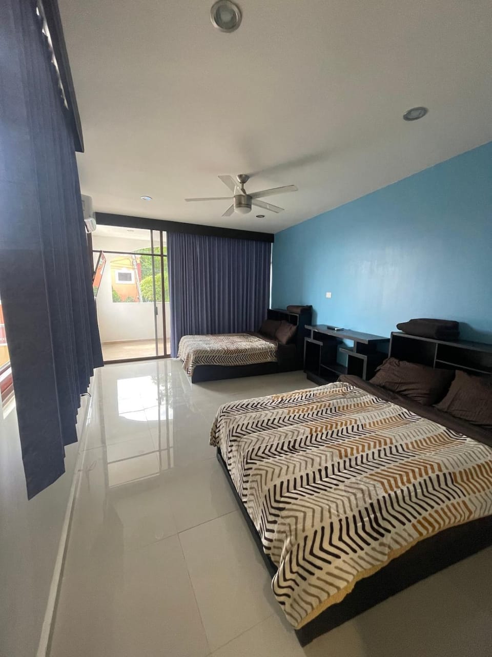 Bed, TV and multimedia, Bedroom