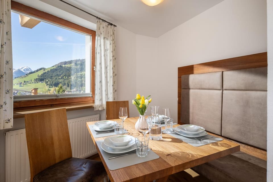 Dining area, Mountain view
