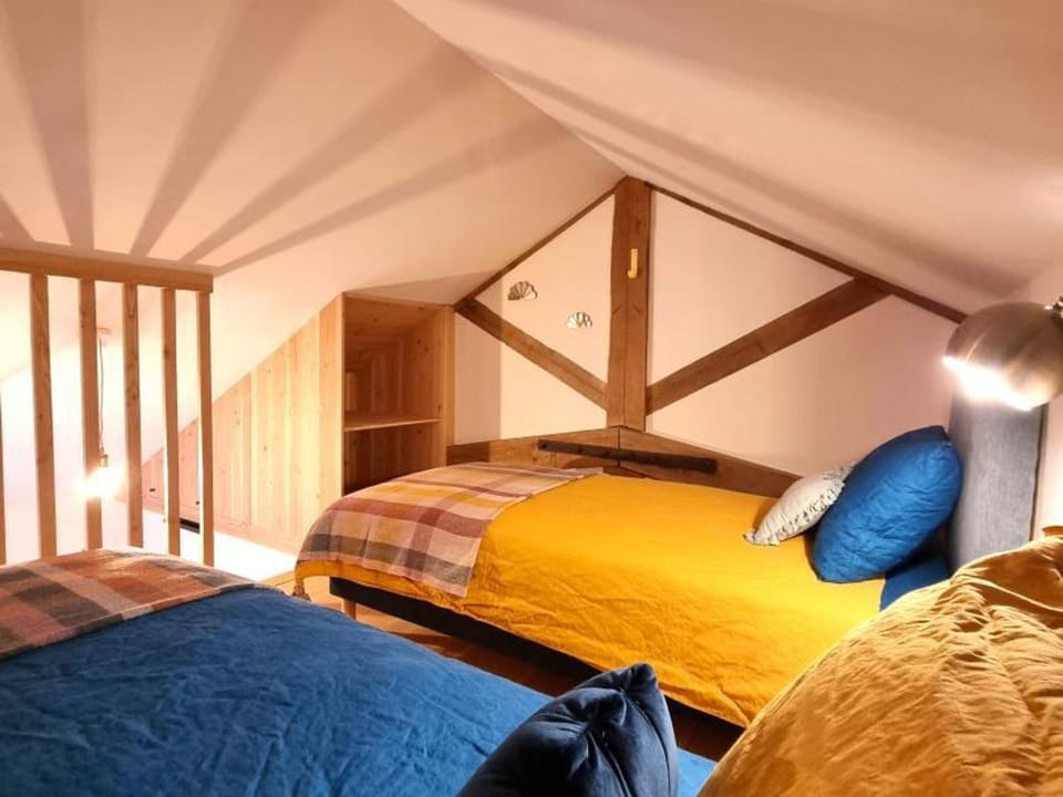 Gîte écologique spacieux avec jardin - Randonnées et patrimoine à découvrir Country House in Auvergne-Rhône-Alpes