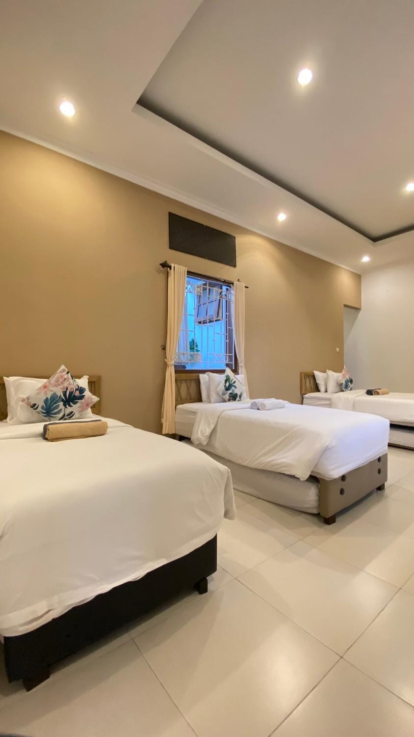 VILLA Pavilion Garden with PRIVATE SWIMMING POOL Villa in Bandung