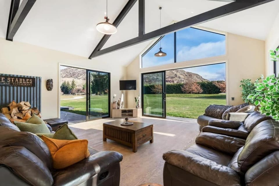 Natural landscape, TV and multimedia, Living room, Seating area, Mountain view, fireplace