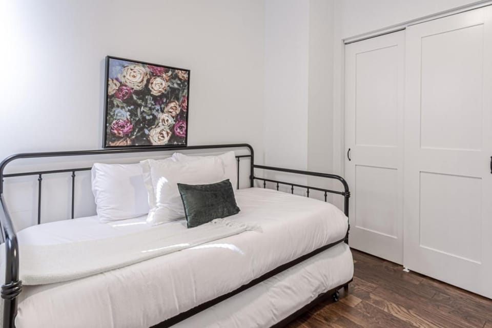 Ann Avenue Modern 3BR Home, Near Downtown with Free Parking House in Saint Louis