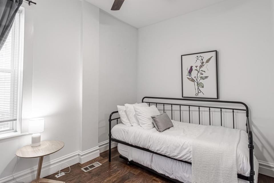 St. Louis Family Retreat w/ Crib, Pets & Parking House in Saint Louis