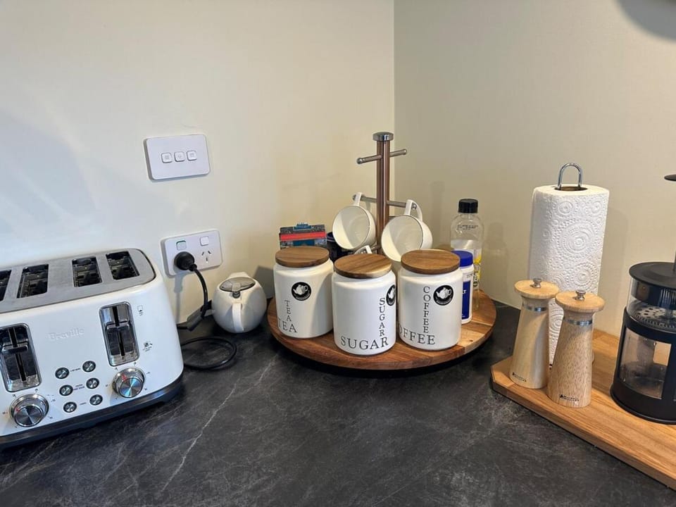 Coffee/tea facilities, toaster
