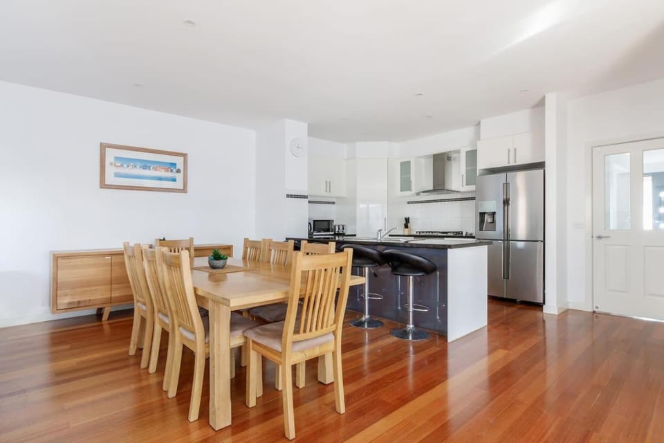 Kitchen or kitchenette, Other, Dining area