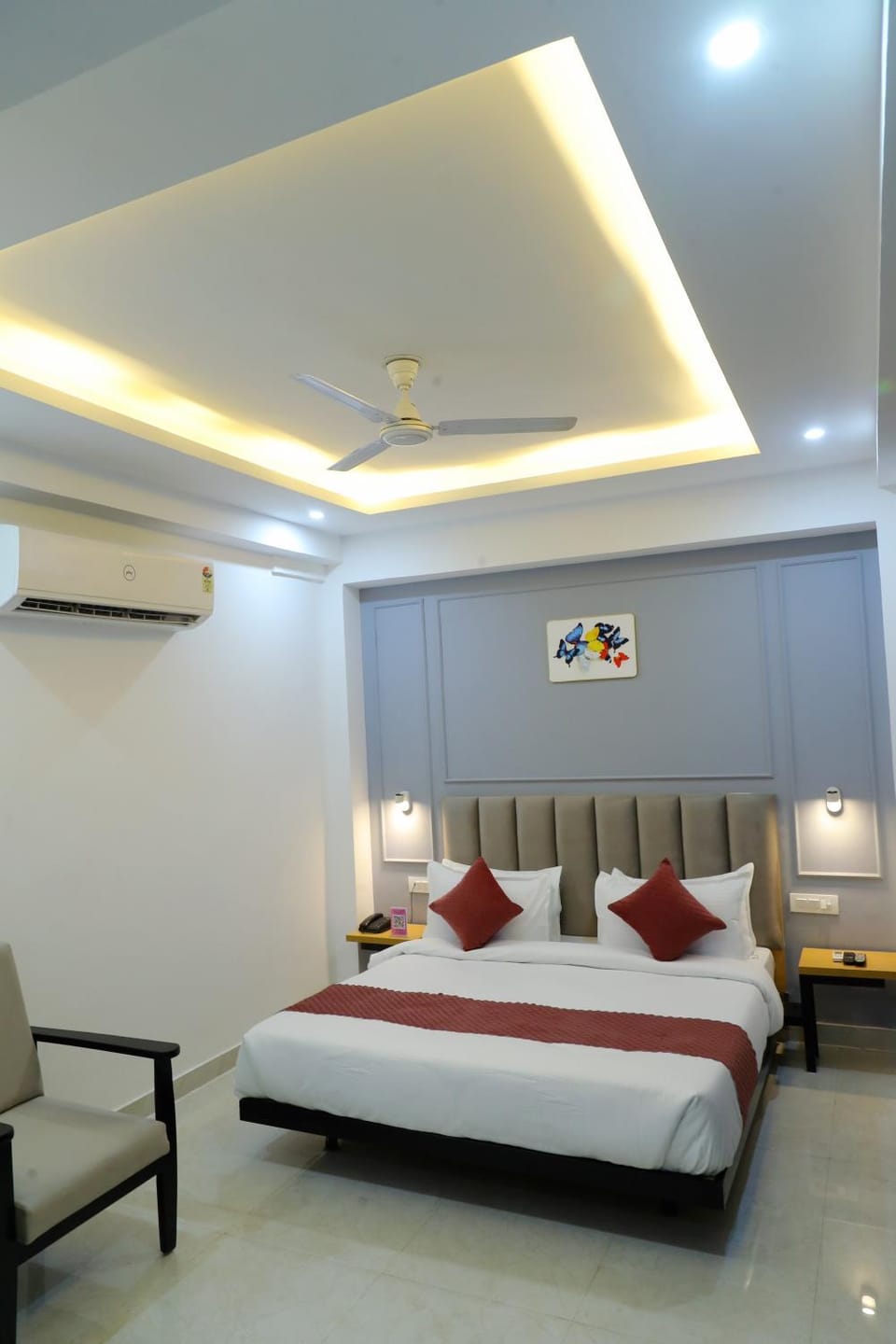 Bed, Living room, Photo of the whole room, Seating area, Bedroom, air conditioner