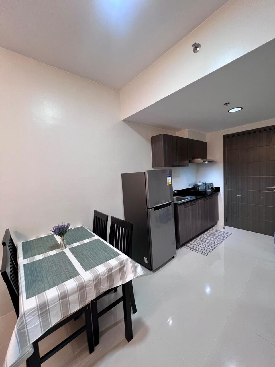 High and Cozy Apartment in Mandaluyong