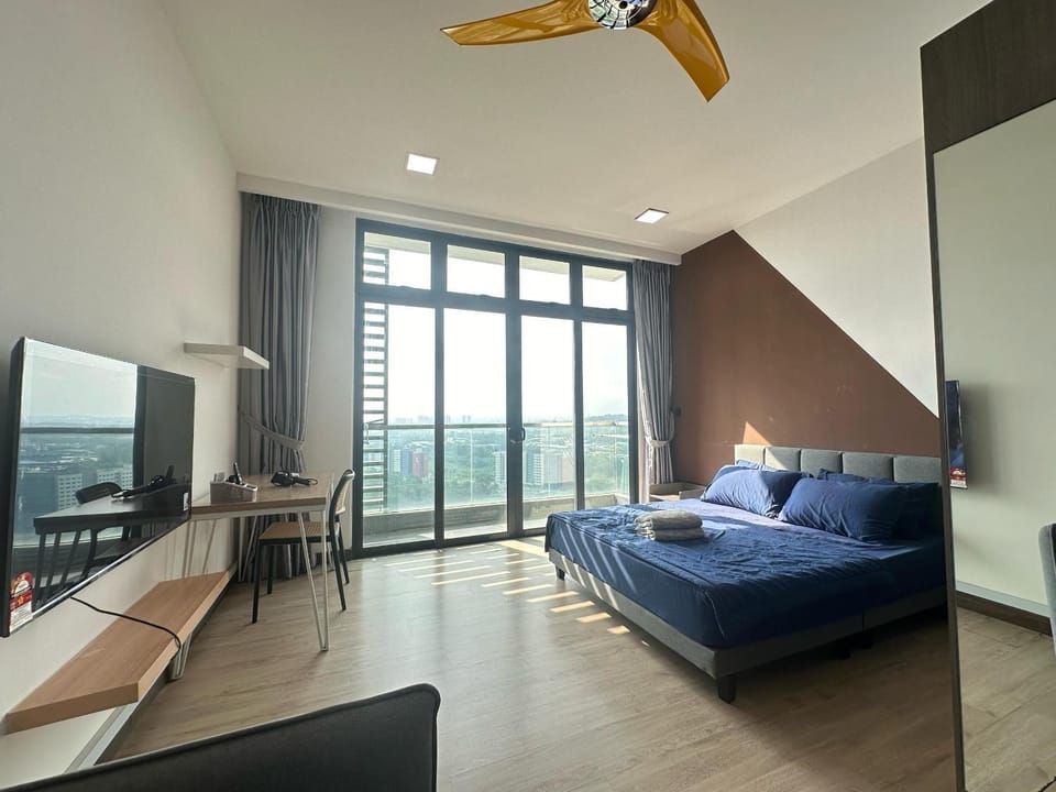 Green haven Studio unit with balcony and WiFi Netflix Apartment in Johor