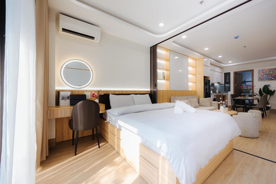 Bed, Living room, Seating area, Bedroom, air conditioner