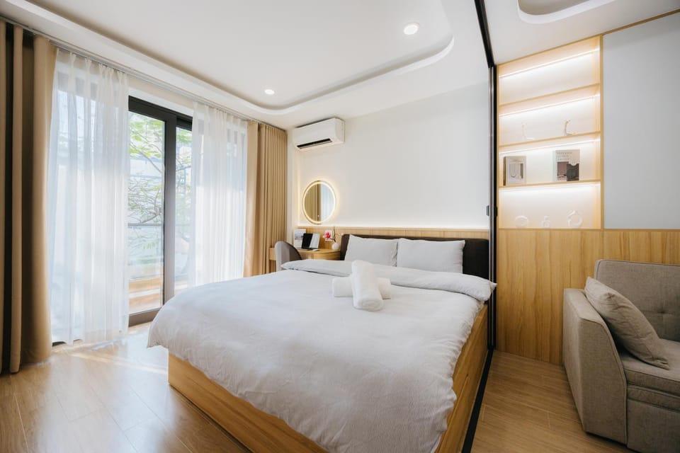 Bed, Living room, Seating area, Bedroom, air conditioner