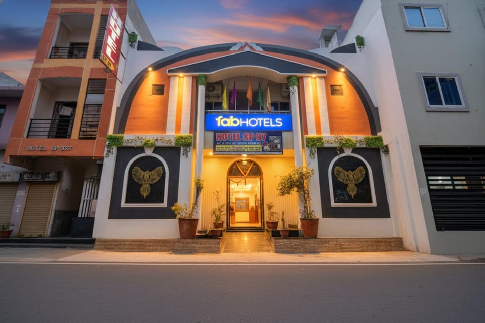 Facade/entrance