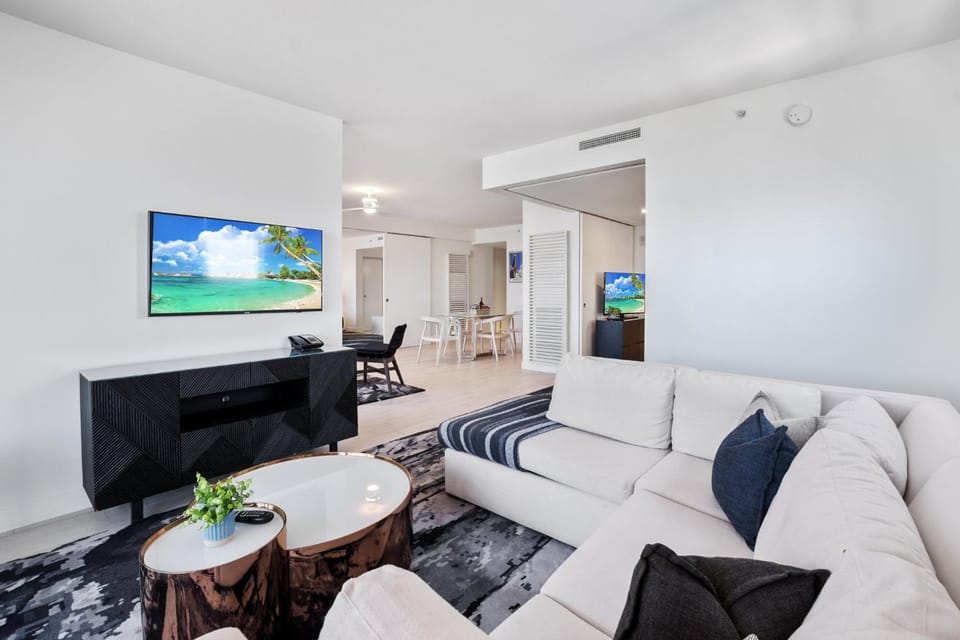TV and multimedia, Living room, Evening entertainment