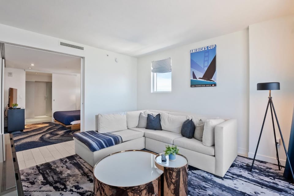 Bed, TV and multimedia, Living room, Seating area, Bedroom