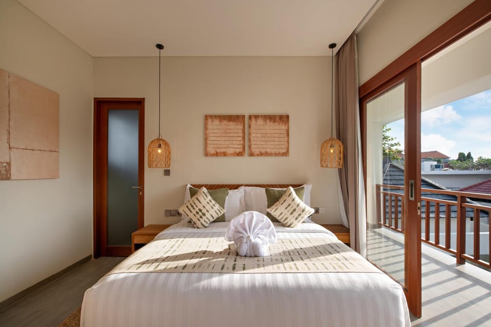Bed, Natural landscape, View (from property/room), Balcony/Terrace, Photo of the whole room, Bedroom, Lake view, River view