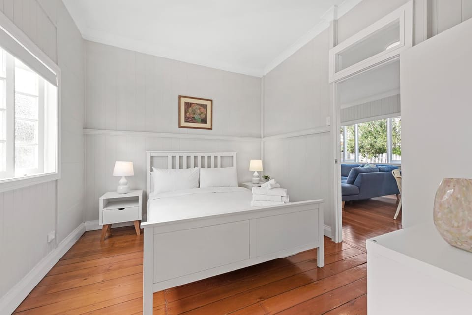 Charming Cottage Short Distance to CBD with Parking Apartment in Brisbane City