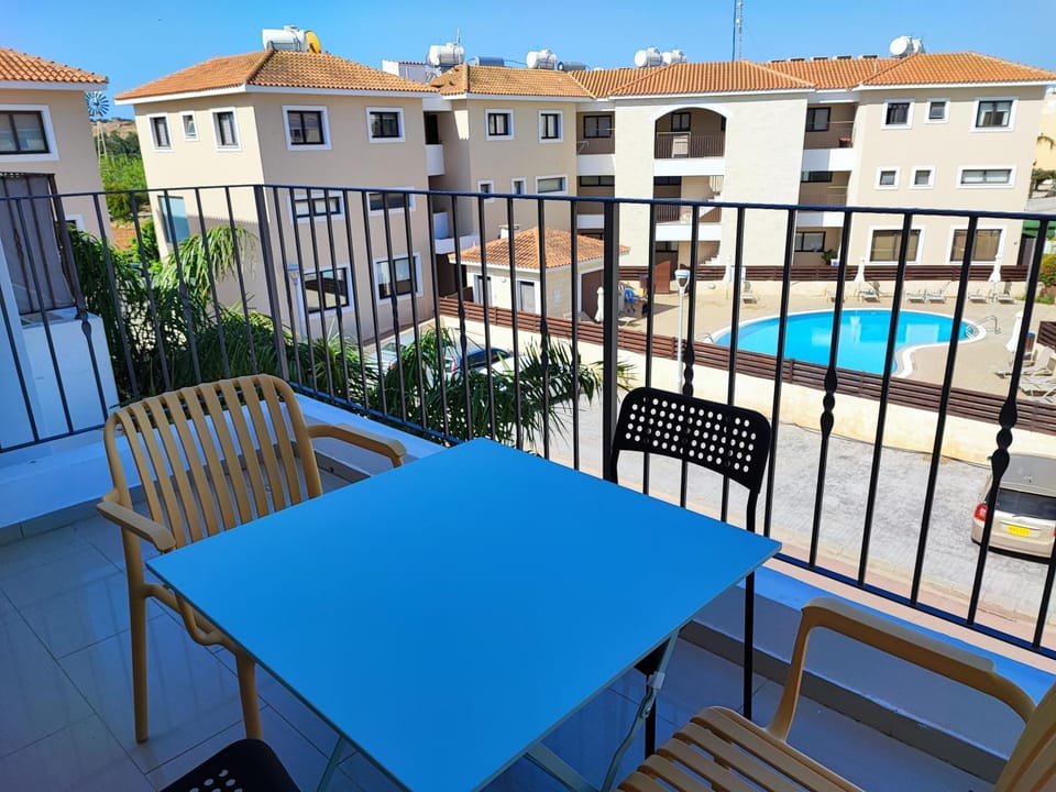 Balcony/Terrace, Dining area, Pool view, Swimming pool