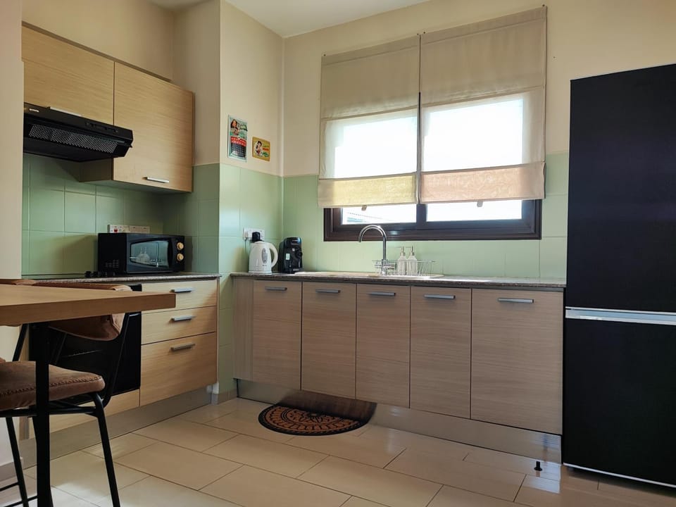 Coffee/tea facilities, Kitchen or kitchenette, Dining area, microwave, oven, stove, washing machine, kitchen