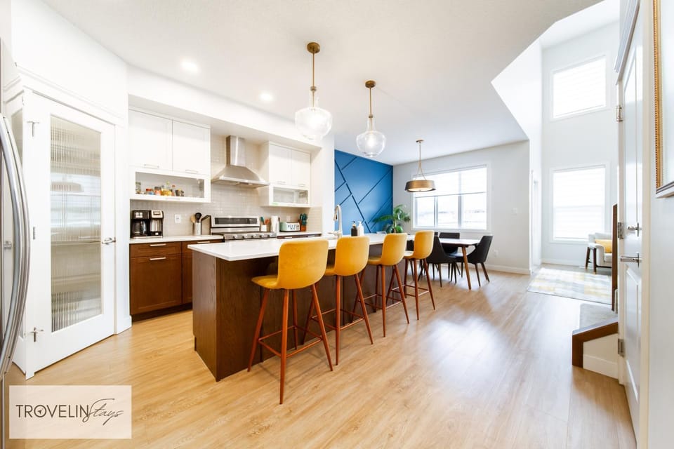 Kitchen or kitchenette, Dining area, oven, stove