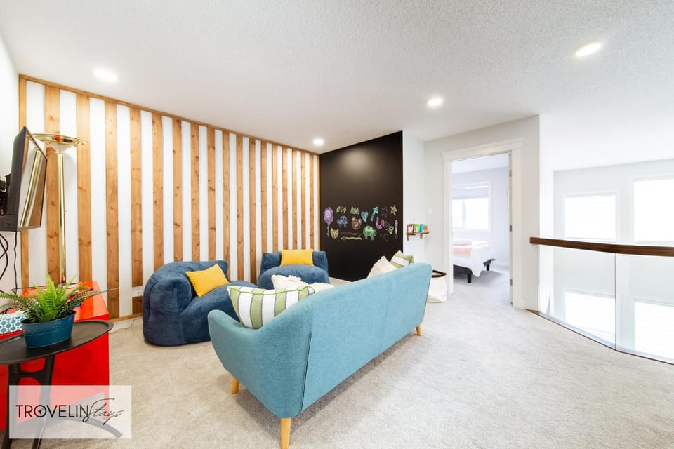 Communal lounge/ TV room, TV and multimedia, Living room, Seating area, Evening entertainment