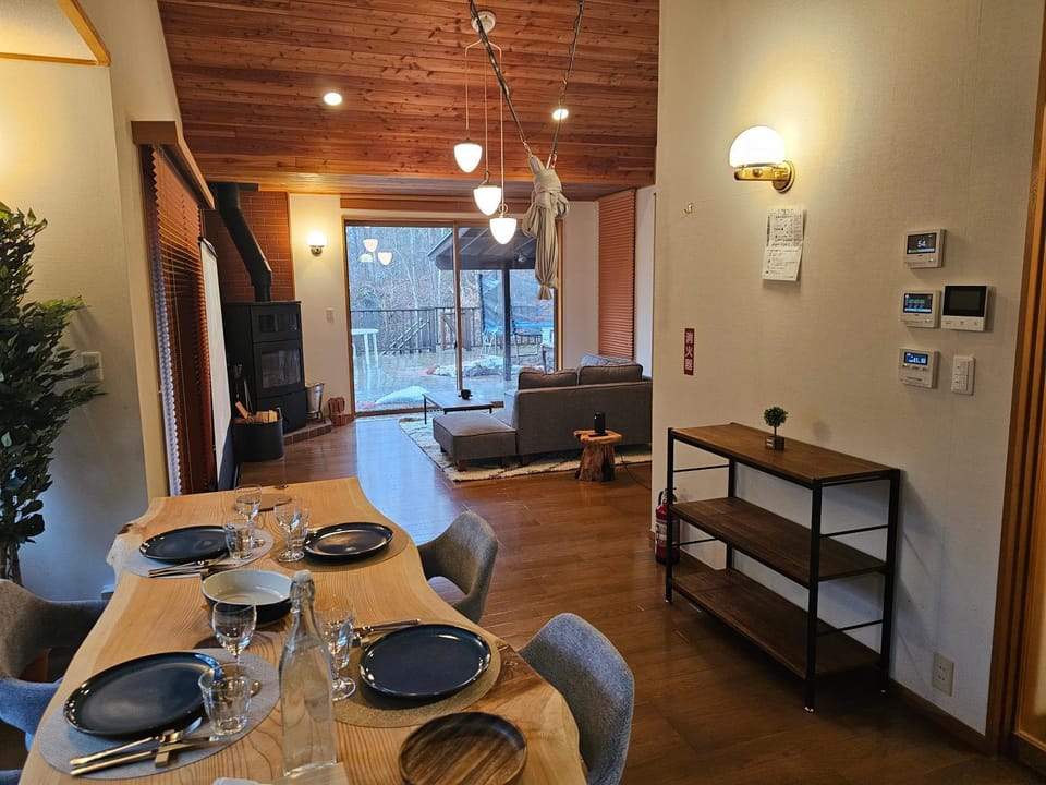 Living room, Dining area