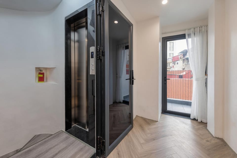 View (from property/room), Balcony/Terrace, Balcony/Terrace, elevator