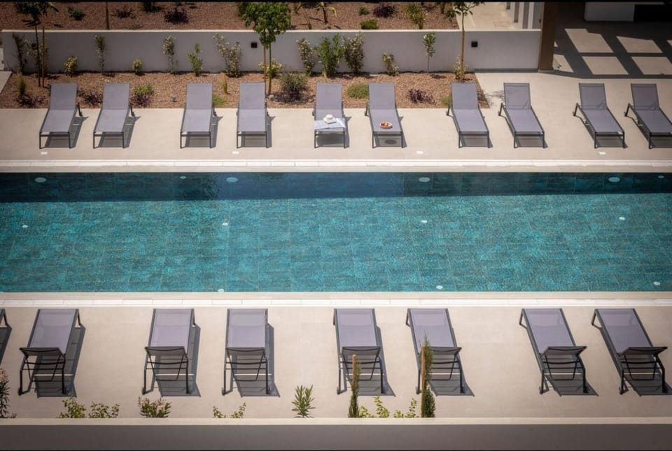 Kalamon Luxury Suite 105 w Pool & Gym Apartment in Larnaca