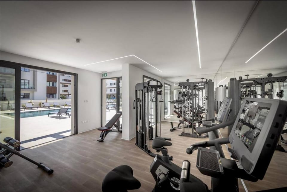 Kalamon Luxury Suite 105 w Pool & Gym Apartment in Larnaca