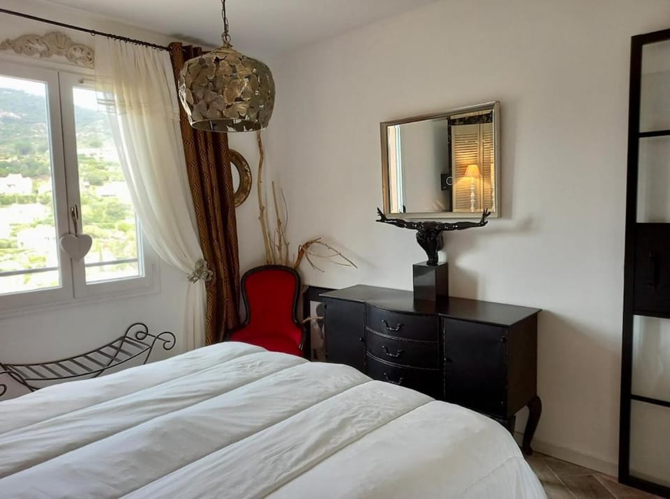 Elegant Duplex, pool and beach House in Roquebrune-sur-Argens