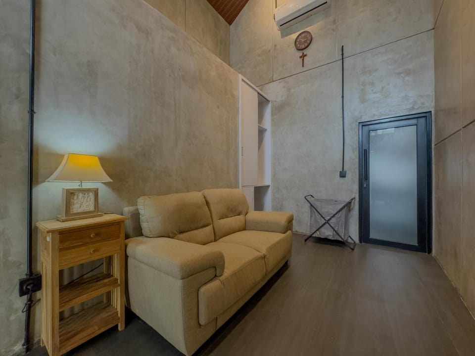 Living room, Seating area, air conditioner