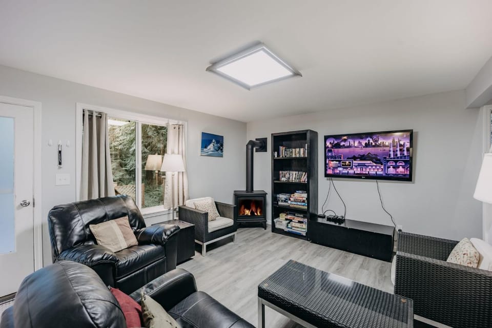 Snowline Cabin 49 - A Newly Remodeled Cabin Perfect for Your Family Retreat Cabin in Glacier