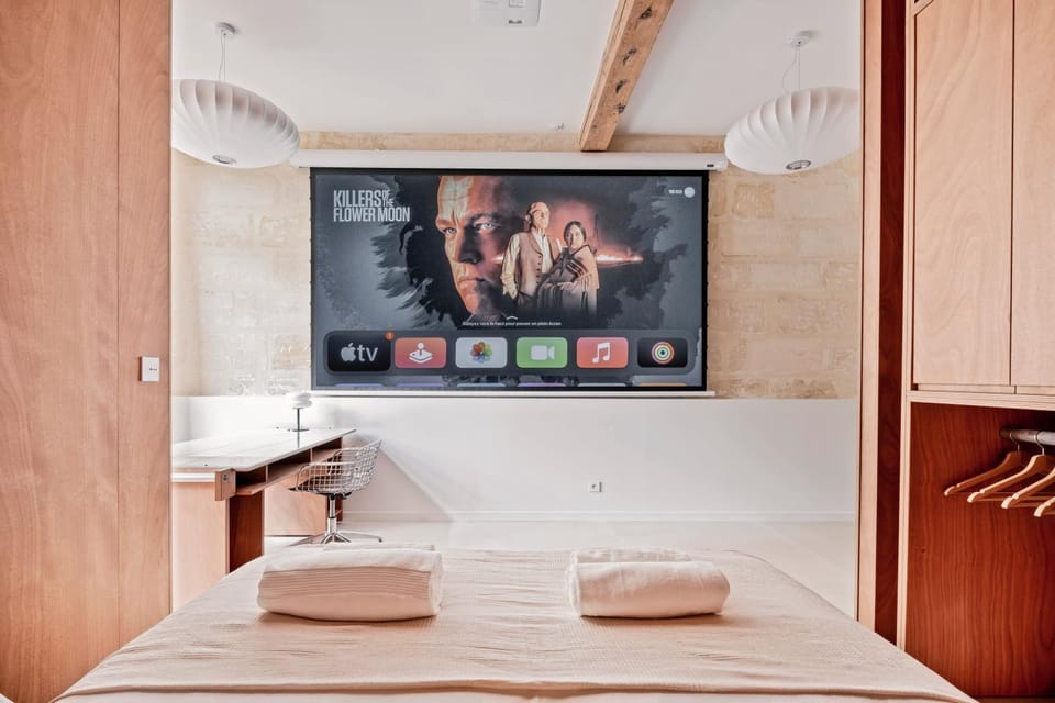 Bed, TV and multimedia, Photo of the whole room, Bedroom, towels, wardrobe