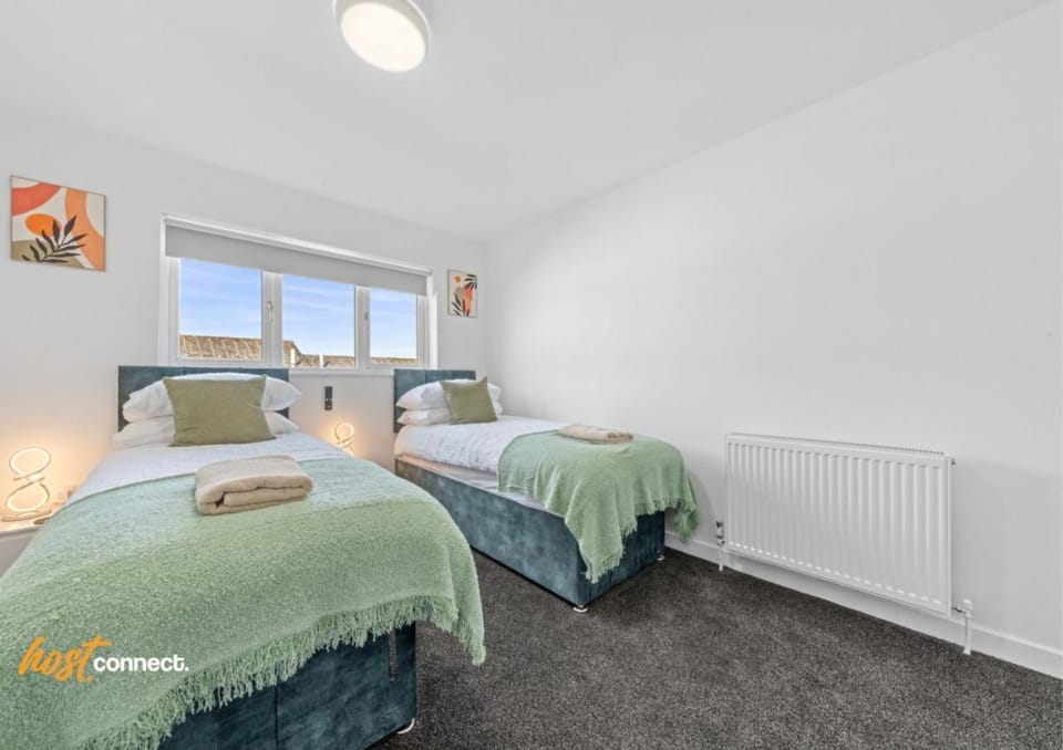 3BR Home in Kilmarnock Sleeps 6 House in Kilmarnock