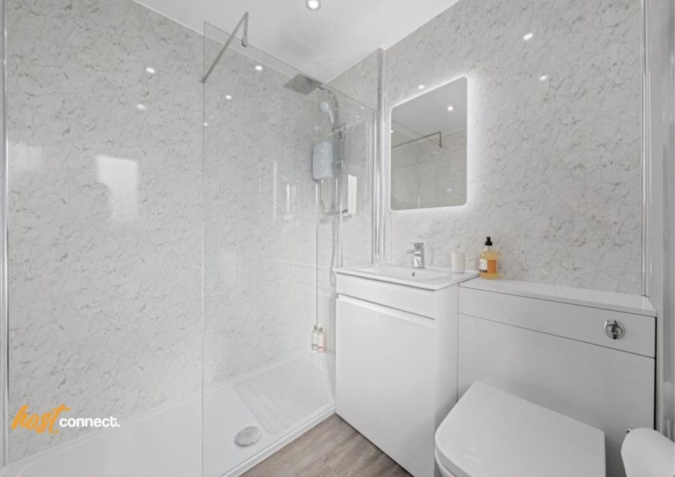 3BR Home in Kilmarnock Sleeps 6 House in Kilmarnock