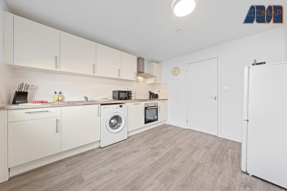 3BR Home in Kilmarnock Sleeps 6 House in Kilmarnock