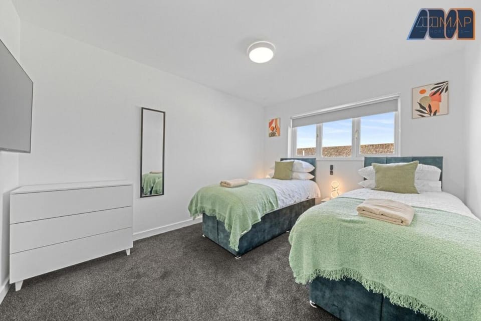 3BR Home in Kilmarnock Sleeps 6 House in Kilmarnock