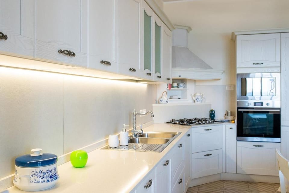 Coffee/tea facilities, Kitchen or kitchenette, dishwasher, oven, pet friendly, stove