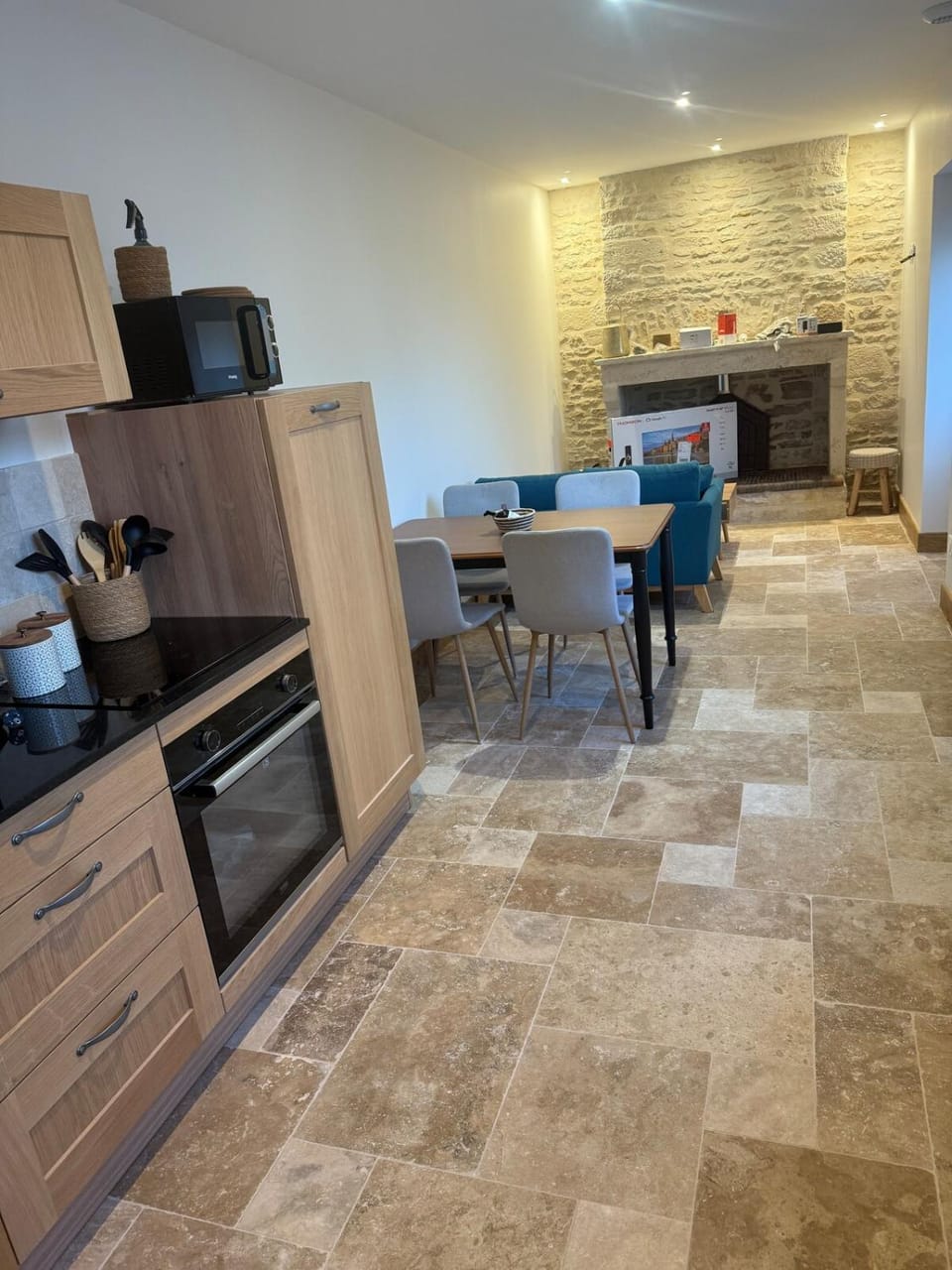 Kitchen or kitchenette, Dining area, oven, pet friendly, stove