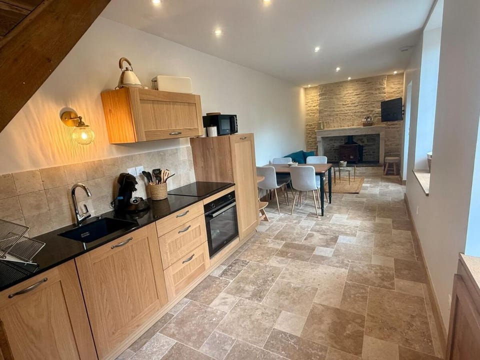 Coffee/tea facilities, Kitchen or kitchenette, Dining area, dishwasher, oven, pet friendly, stove, toaster